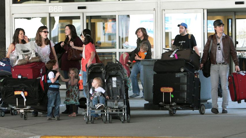 Die Hansons mit ihren Frauen und Kindern