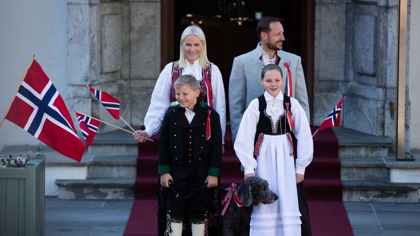 Mette-Marit, Haakon, Sverre Magnus von Norwegen und Ingrid Alexandra von Norwegen