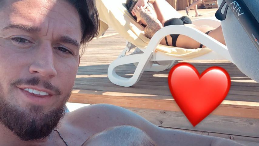 Mit genauer Taktik: Mike & Elena erstmals mit Baby im Urlaub