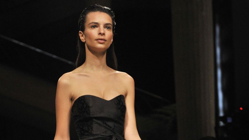 Emily Ratajkowski bei der Paris Fashion Week