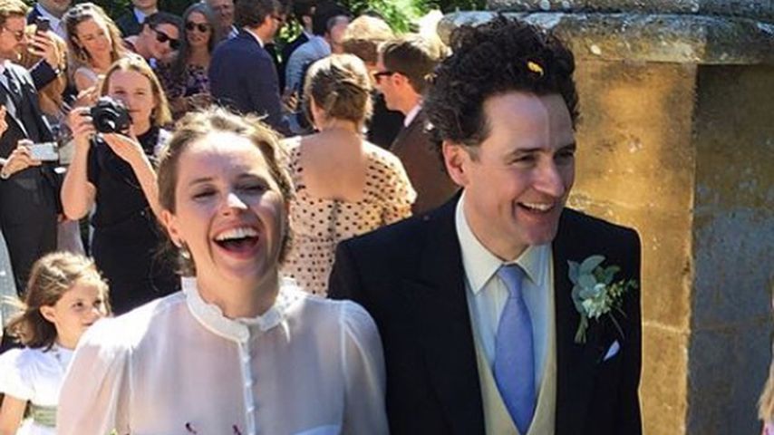 https://content1.promiflash.de/article-images/video_480/felicity-jones-und-charles-guard-auf-ihrer-hochzeit.jpg