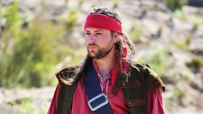 Felix von Jascheroff als Billy Bones im Piraten-Action-Open-Air