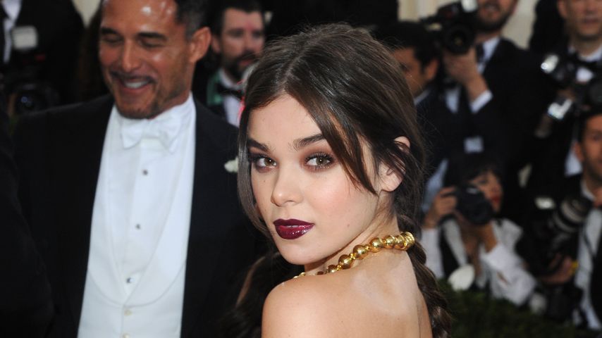 Hailee Steinfeld bei der MET-Gala 2016 in New York