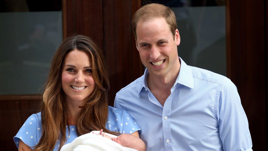 Herzogin Kate und Prinz William mit ihrem Sohn Prinz George vor dem St. Mary's Hospital