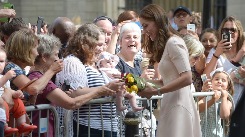 Herzogin Kate mit royalen Fans in Truro