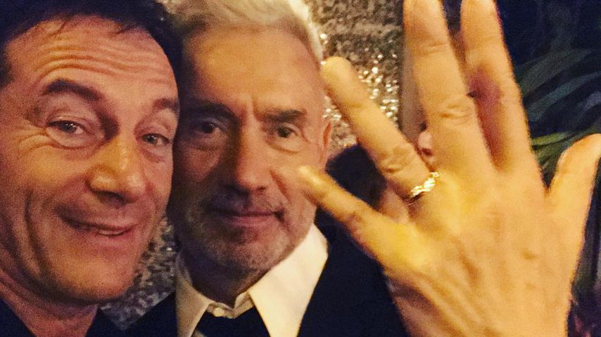 Jason Isaacs mit Roland Emmerich (r.) auf dessen Hochzeit