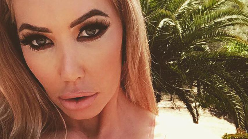 Mörder-Möpse: Playmate Jenna fast von XXL-Busen erschlagen!