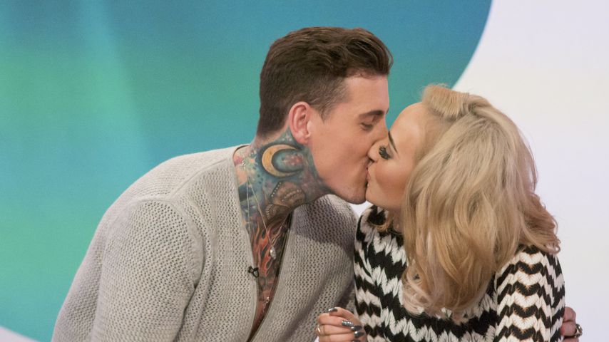 Jeremy McConnell und Stephanie Davis bei der Loose Women TV-Show in London