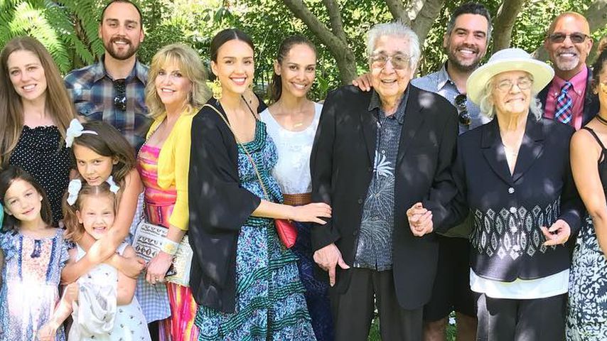 Jessica Alba mit ihrer Familie