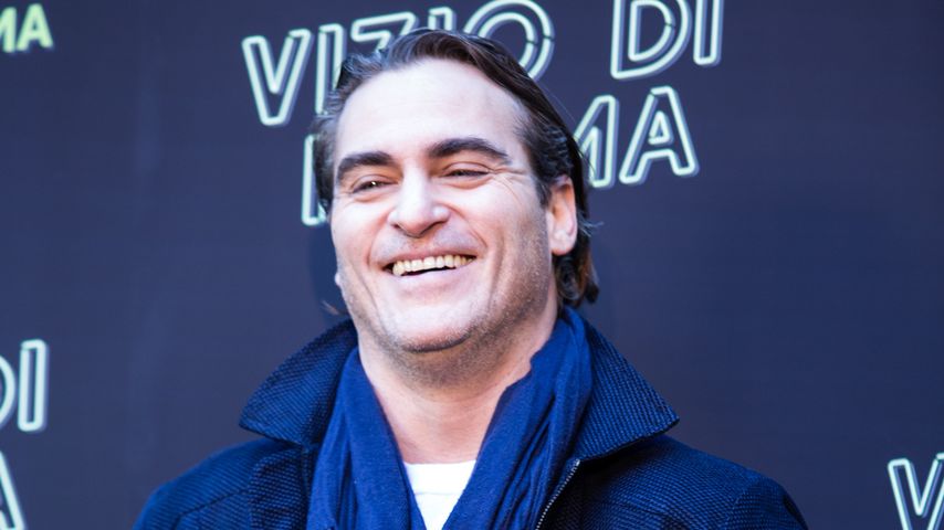 Joaquin Phoenix lachend beim "Inherent Vice"-Photocall in Rom