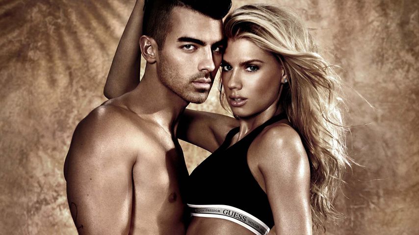 Scharf! Joe Jonas & Charlotte McKinney als Wäsche-Models