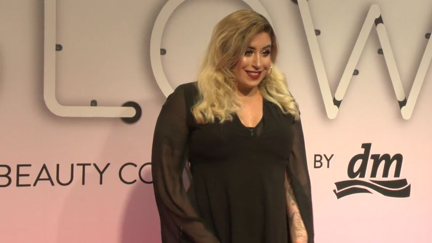 Im OP-BH auf der GLOW: So rockt Jolina Mennen den Red Carpet
