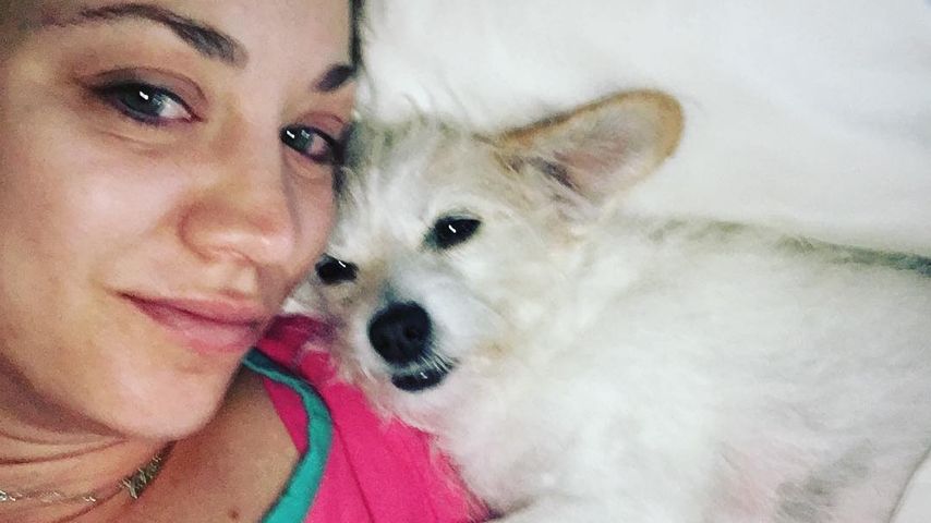 Schauspielerin Kaley Cuoco mit Hündin Ruby