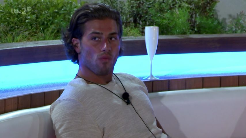 Kem Cetinay, "Love Island"-Kandidat
