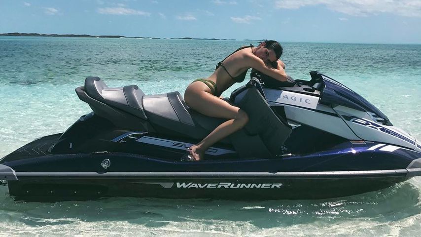 Bikini-POsing: Wo kommt Kendall Jenners XL-Hintern her?