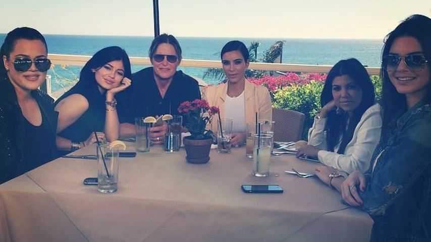Khloe Kardashian, Kylie Jenner, Kim Kardashian, Kendall Jenner, Kourtney Kardashian und Bruce Jenner