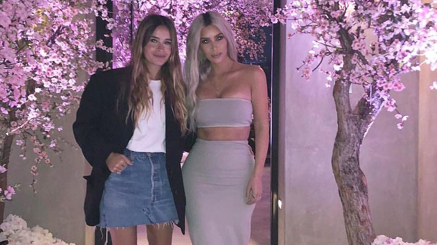 Blumige Babyshower: Kardashian-Clan feiert 3. Kind von Kim!