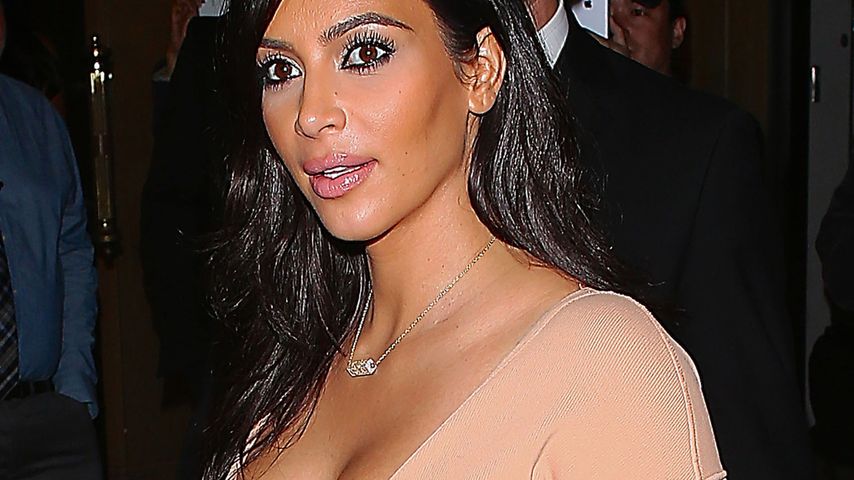 Nach Po Alarm Kim Kardashian Zeigt Mega Dekolleté Promiflash De