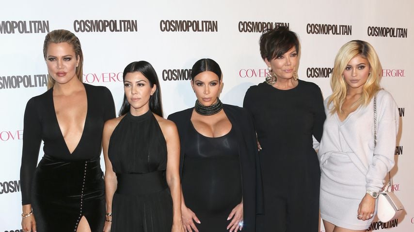 Khloe, Kourtney und Kim Kardashian mit Kris und Kylie Jenner
