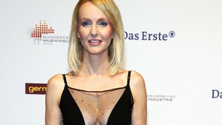 Gewagtes Outfit: Kristina Bach zeigte fast alles Gewagtes Outfit: Kristina Bach zeigte fast alles
