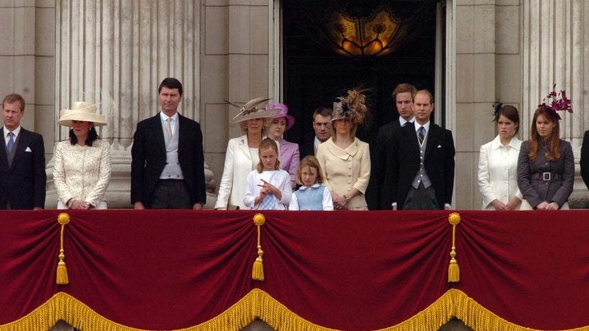 Lord Ivar Mountbatten (links) mit seiner Frau Penny und anderen Mitgliedern der Familie