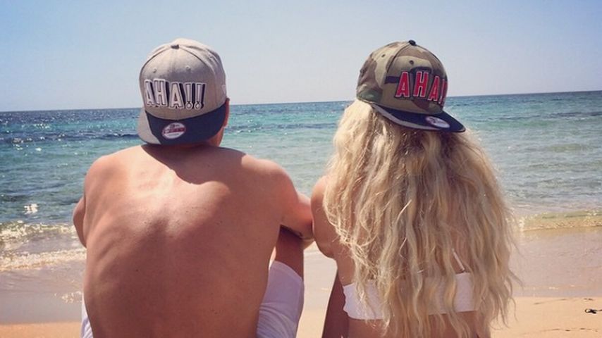 Lukas und Monika Podolski am Strand
