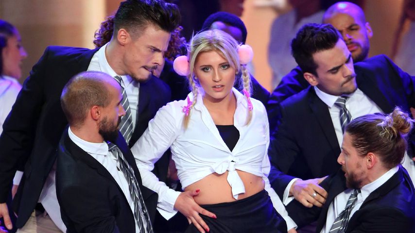 Luna Schweiger als Britney Spears in einer Szene von "Dance Dance Dance"
