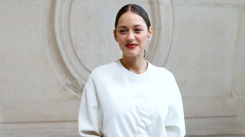 Marion Cotillard bei der Show von Christian Dior auf der Paris Fashion Week