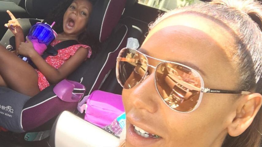 Mel B. (r.) mit Tochter Madison im Auto