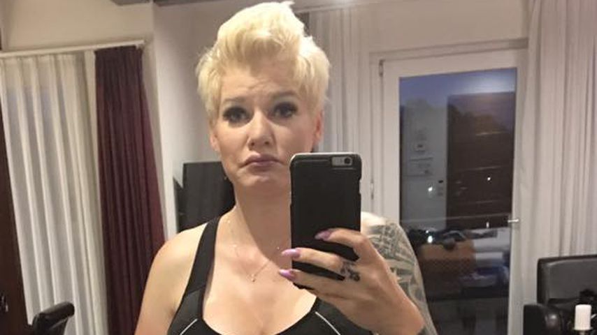 Melanie Müller mit geöffneter Hose
