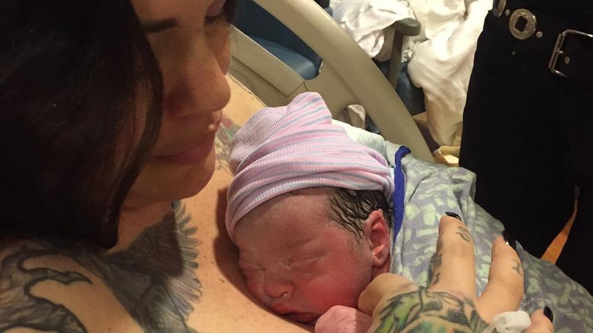 Mia Tyler und ihr Sohn, Mai 2017