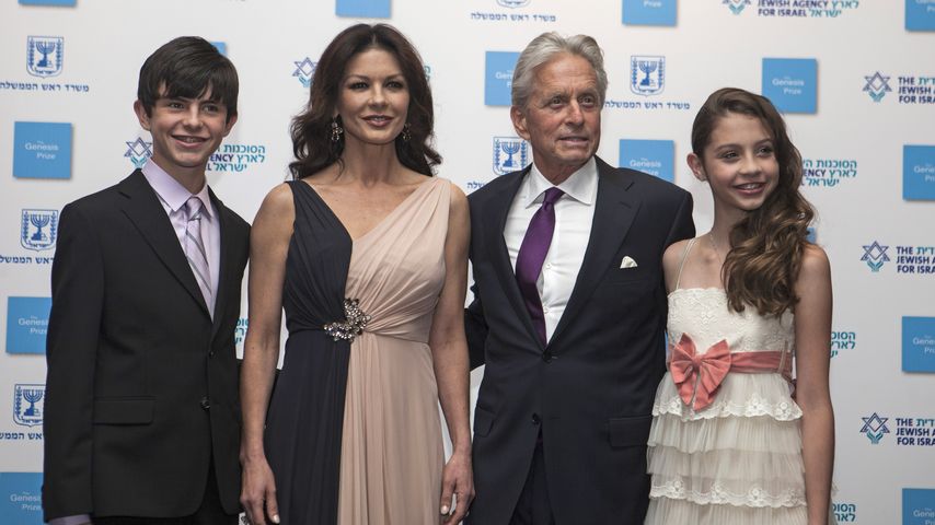 Catherine Zeta-Jones und Michael Douglas (Mitte) mit ihren Kindern