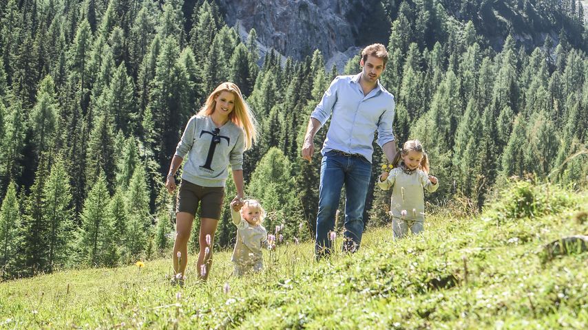 Michelle Hunziker und Tomaso Trussardi mit den Kindern Sole und Celeste in Südtirol