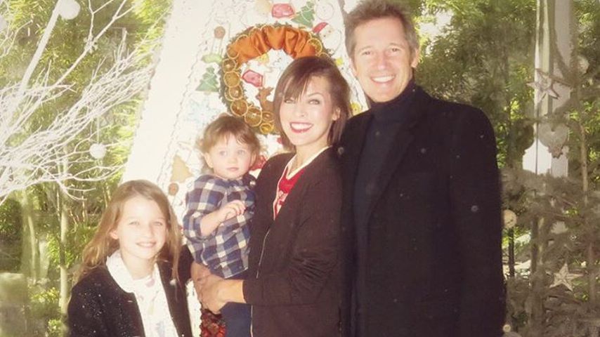 Milla Jovovich mit Ehemann Paul W. S. Anderson und ihren Kindern Ever Gabo (li.) und Dashiel Edan