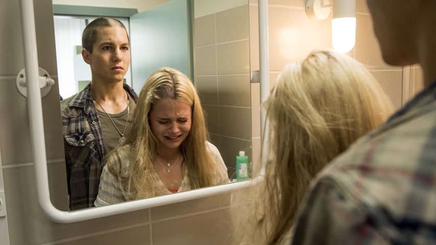 Nele Schepe und Tim Oliver Schultz in "Club der roten Bänder"