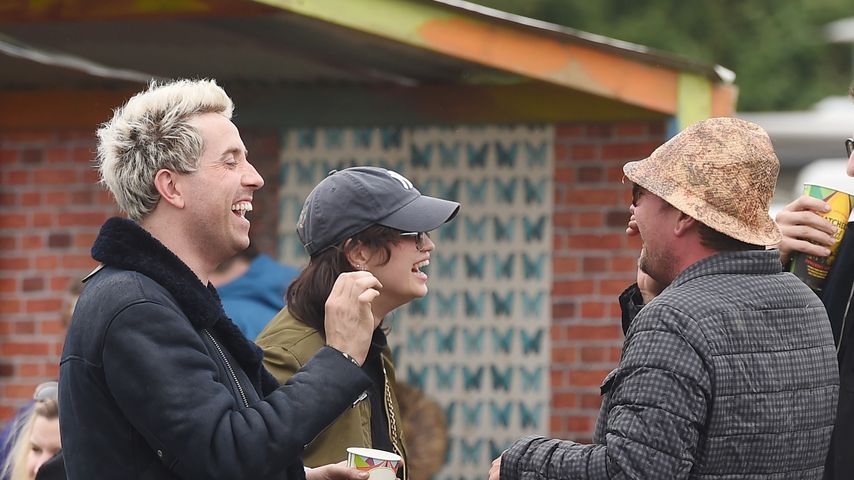 Nick Grimshaw und Alan Carr beim Glastonbury Festival 2016