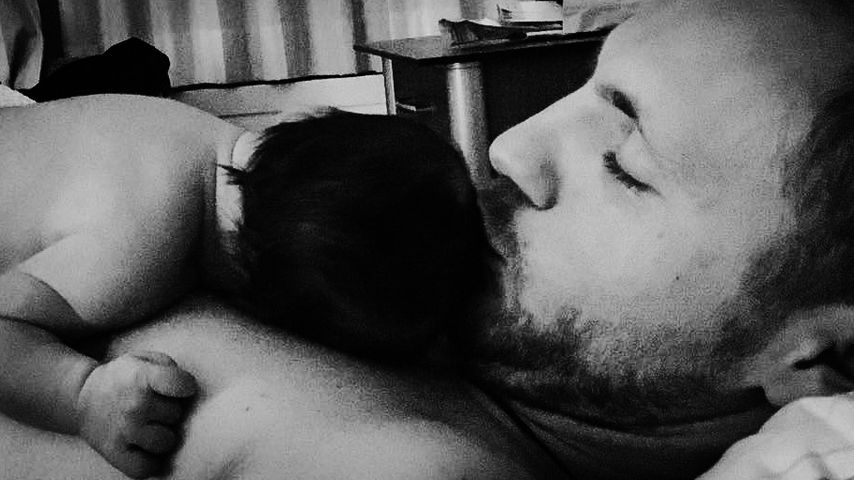 Niklas Osterloh und seine kleine Tochter