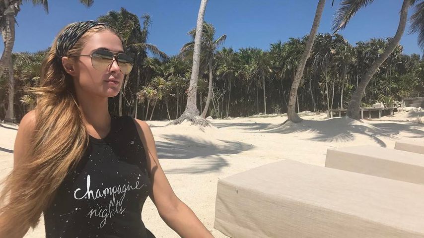 Paris Hilton am Strand