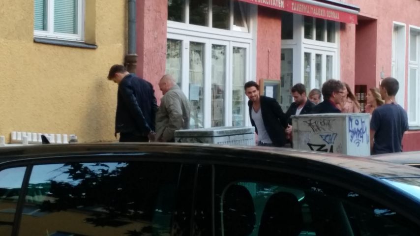 Philipp Stehler (Mitte) bei Dreharbeiten