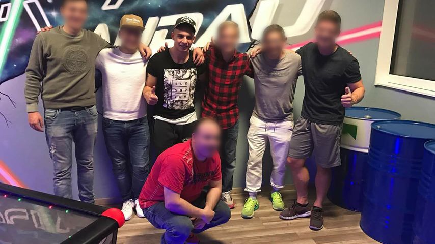 Pietro Lombardi mit Freunden beim Lasertag in Landau