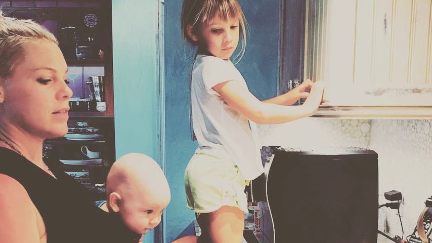 Pink mit ihren zwei Kindern