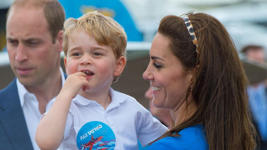 Prinz George mit seinen Eltern William und Kate bei einer Flugshow in England