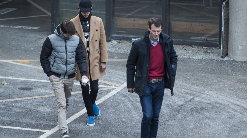 Die Prinzen Nikolai, Felix und Joachim nach ihrem Besuch bei Prinz Henrik im Krankenhaus