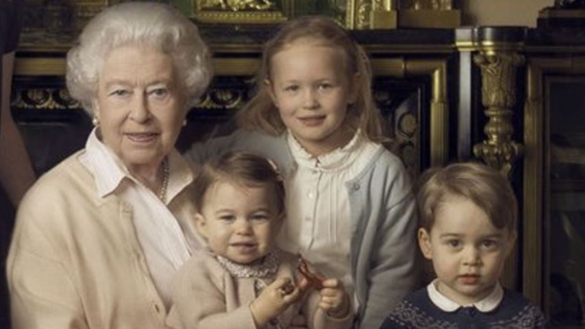 Queen Elizabeth II., Prinz George und Prinzessin Charlotte