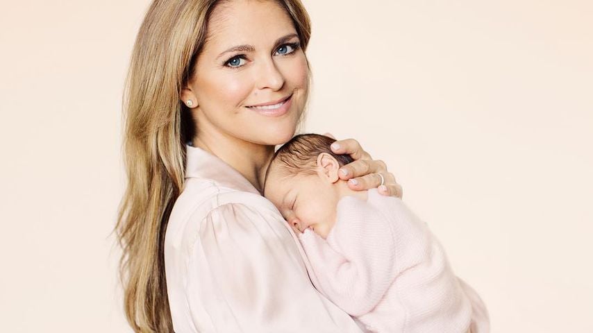 Stolze Mama: Madeleine von Schweden zeigt Tochter Adrienne | Promiflash.de