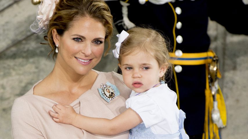 Prinzessin Madeleine von Schweden und ihre Tochter Leonore bei der Taufe von Prinz Oscar im Mai 2016
