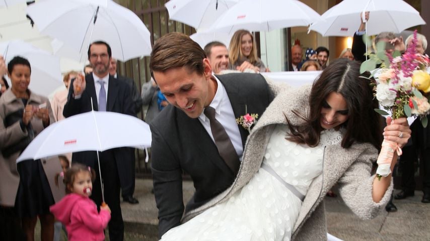 René Adler und Lili Holunder nach ihrer Hochzeitszeremonie