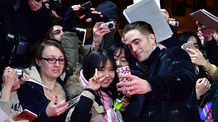 Robert Pattinson und Fans bei der Berliner Premiere von "The Lost City of Z"