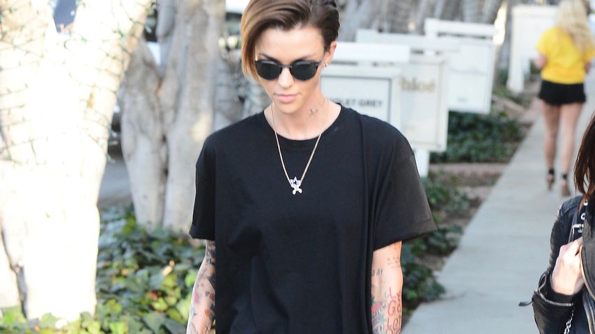 Nach Rücken-OP: Ruby Rose geht am Stock & ist noch dünner