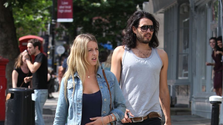 Russell Brand mit Freundin Laura Gallacher in London